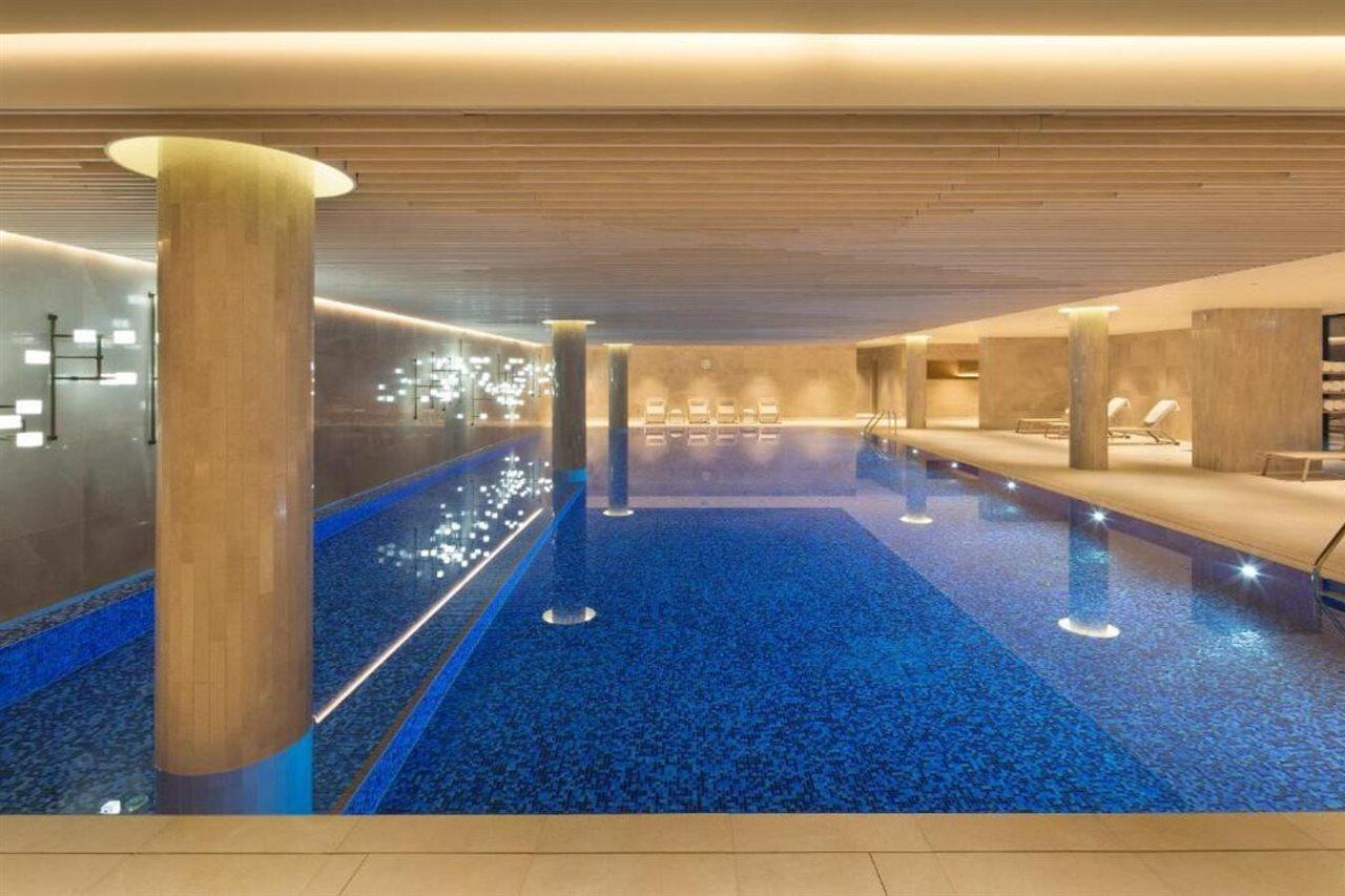 فندق تانجلا بروكسل Kraainem المظهر الخارجي الصورة The swimming pool at The Dorchester