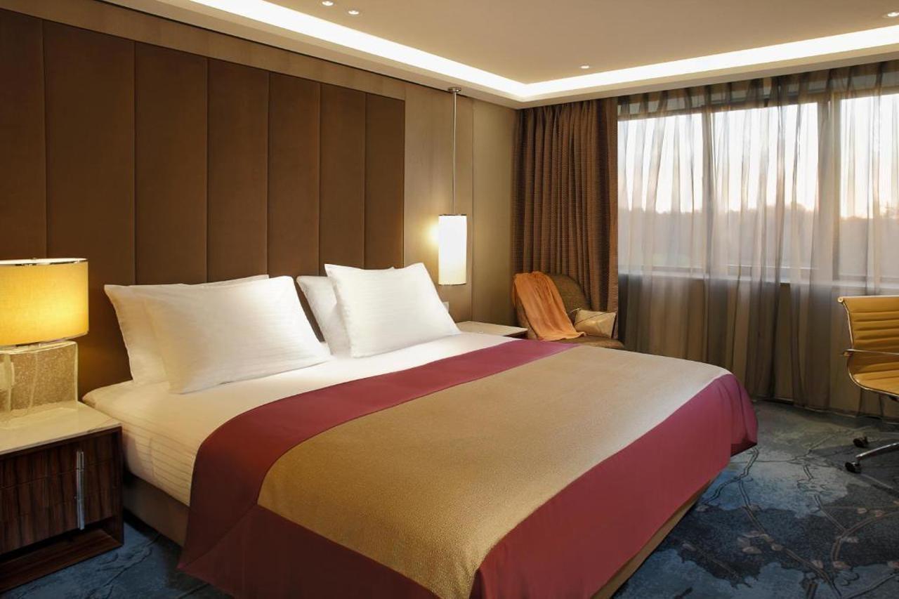 فندق تانجلا بروكسل Kraainem المظهر الخارجي الصورة A bedroom at the hotel